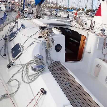 Merak On The Water Botel