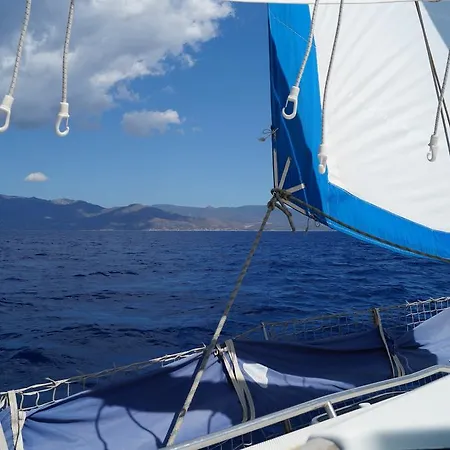 Merak On The Water *